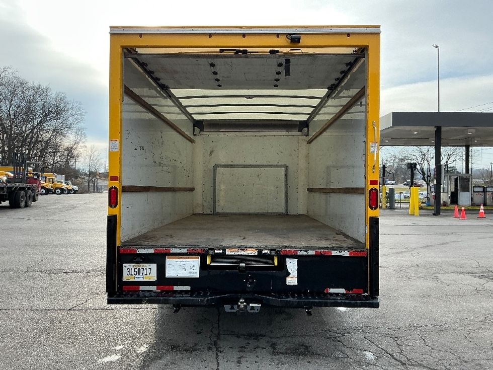 Light Duty Box Truck-Light and Medium Duty Trucks-Ford-2022-E350-Knoxville-TN-110,489\n\t\tmiles-$ 27,250 - Image 9