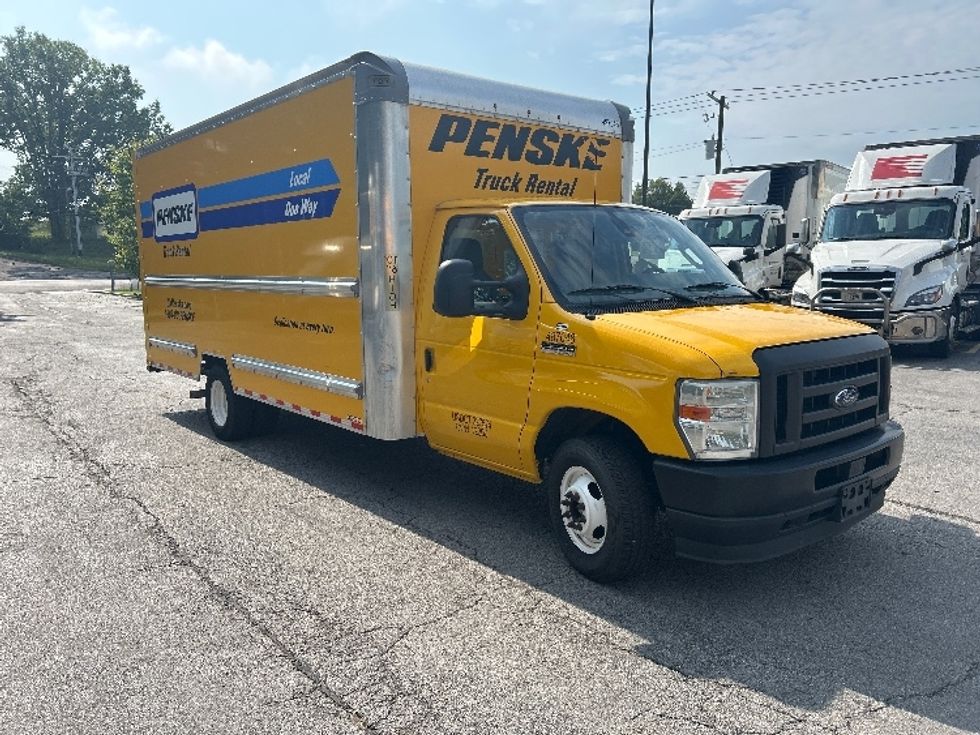 Light Duty Box Truck-Light and Medium Duty Trucks-Ford-2022-E350-Knoxville-TN-116,179\n\t\tmiles-$ 26,000 - Image 1