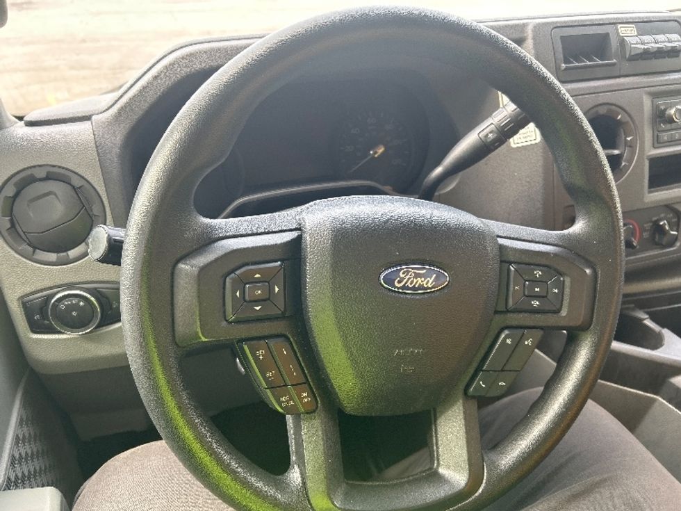 Light Duty Box Truck-Light and Medium Duty Trucks-Ford-2022-E350-Knoxville-TN-116,179\n\t\tmiles-$ 26,000 - Image 14