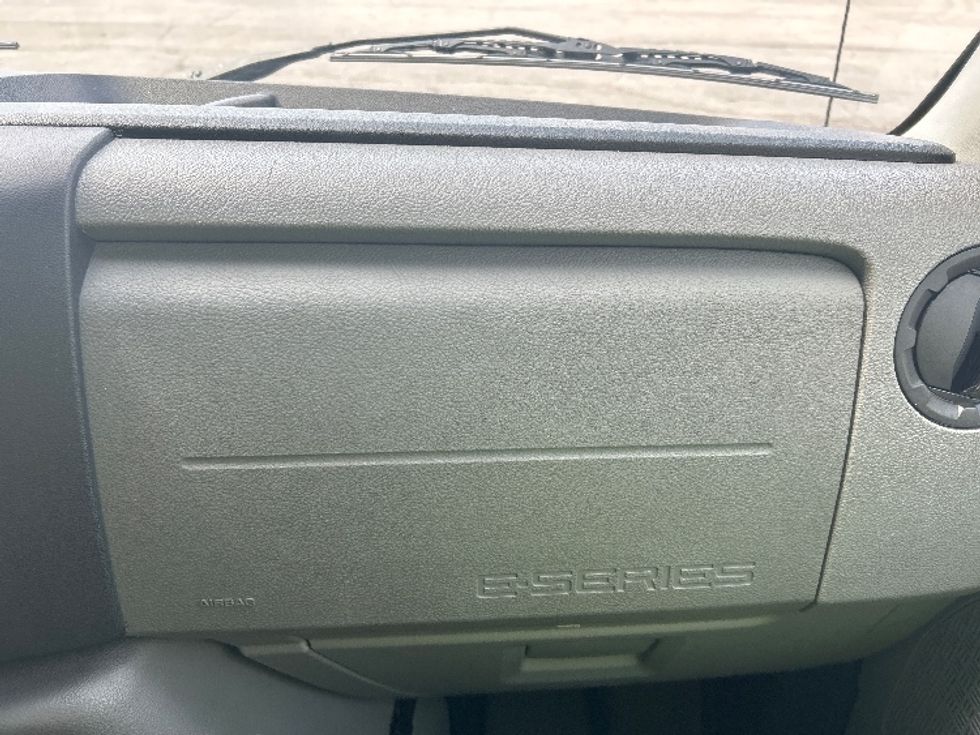 Light Duty Box Truck-Light and Medium Duty Trucks-Ford-2022-E350-Knoxville-TN-116,179\n\t\tmiles-$ 26,000 - Image 18