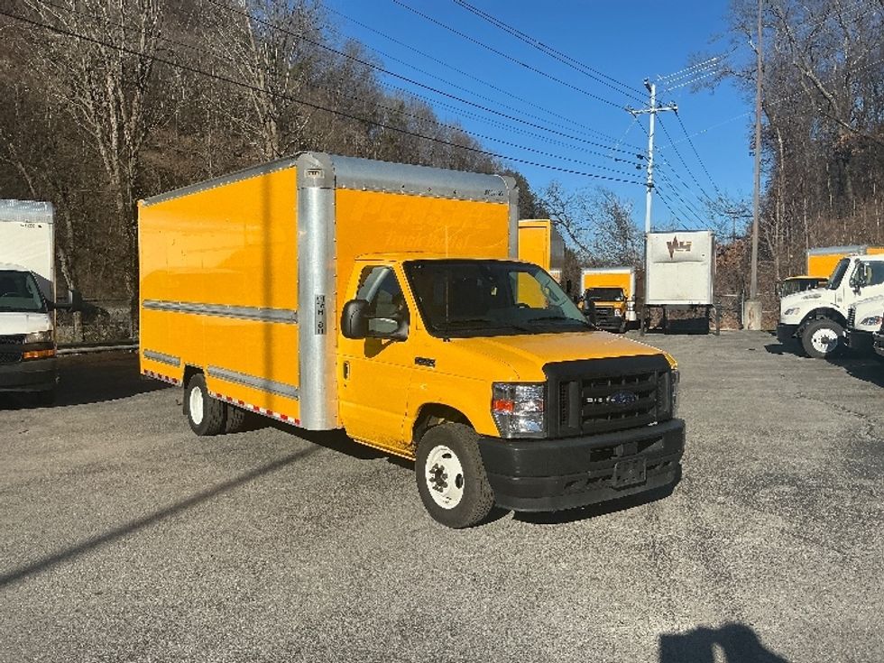 Light Duty Box Truck-Light and Medium Duty Trucks-Ford-2022-E350-Knoxville-TN-96,567\n\t\tmiles-$ 29,500 - Image 1
