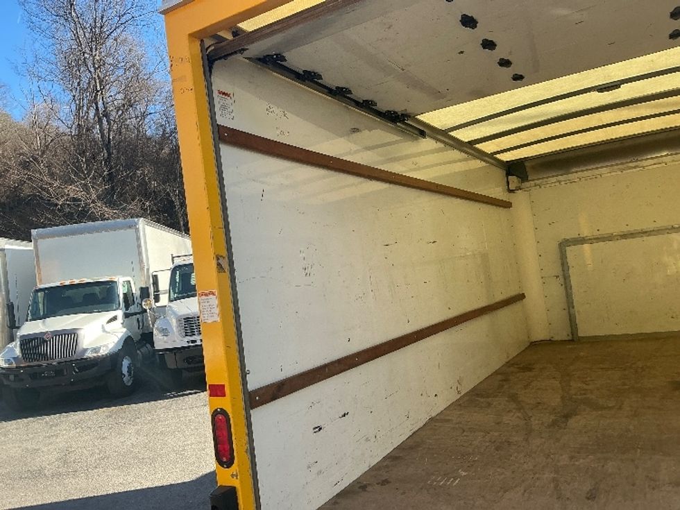 Light Duty Box Truck-Light and Medium Duty Trucks-Ford-2022-E350-Knoxville-TN-96,567\n\t\tmiles-$ 29,500 - Image 10