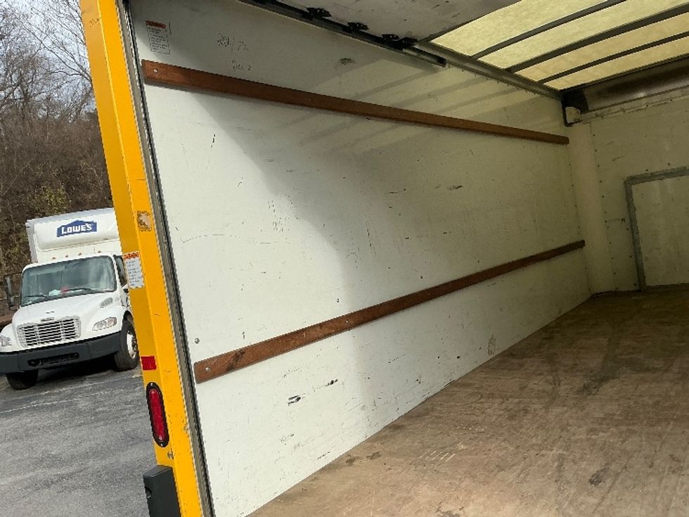 Light Duty Box Truck-Light and Medium Duty Trucks-Ford-2022-E350-Knoxville-TN-96,567\n\t\tmiles-$ 29,500 - Image 11