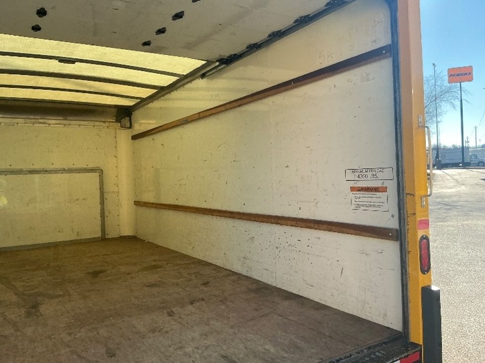 Light Duty Box Truck-Light and Medium Duty Trucks-Ford-2022-E350-Knoxville-TN-96,567\n\t\tmiles-$ 29,500 - Image 12