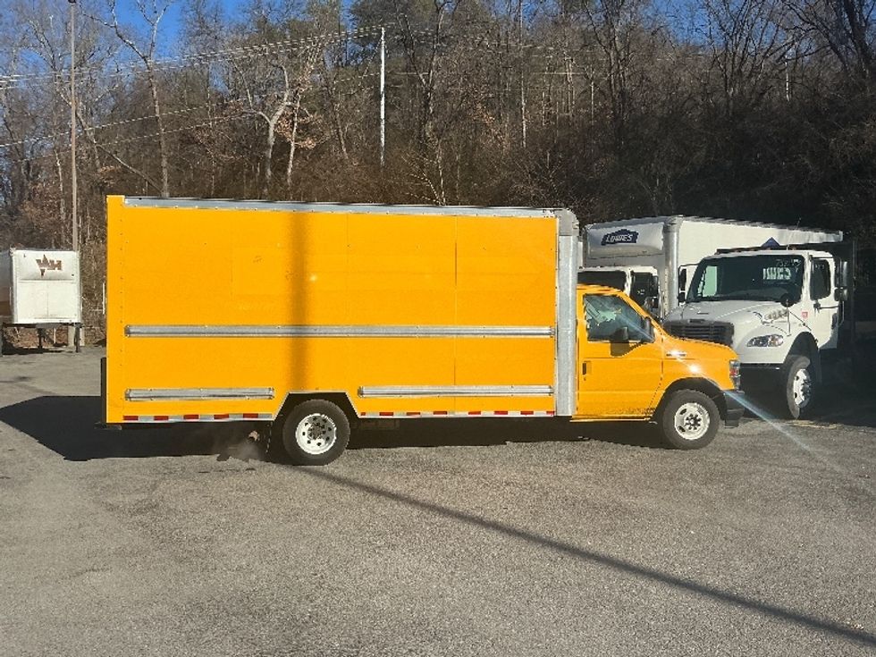 Light Duty Box Truck-Light and Medium Duty Trucks-Ford-2022-E350-Knoxville-TN-96,567\n\t\tmiles-$ 29,500 - Image 15