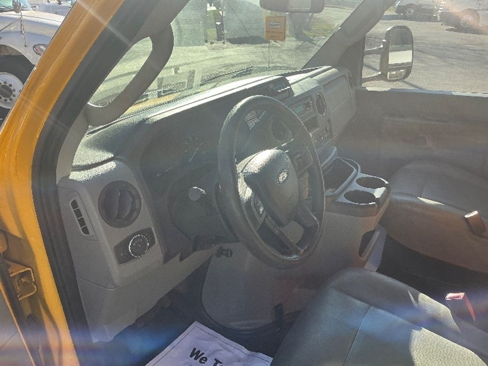 Light Duty Box Truck-Light and Medium Duty Trucks-Ford-2022-E350-Knoxville-TN-96,567\n\t\tmiles-$ 29,500 - Image 17