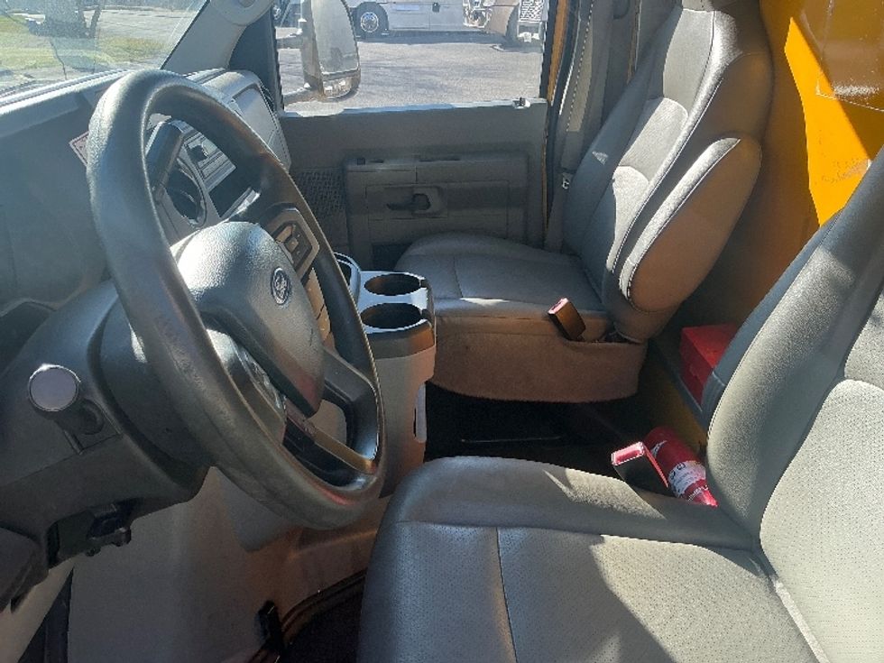 Light Duty Box Truck-Light and Medium Duty Trucks-Ford-2022-E350-Knoxville-TN-96,567\n\t\tmiles-$ 29,500 - Image 19