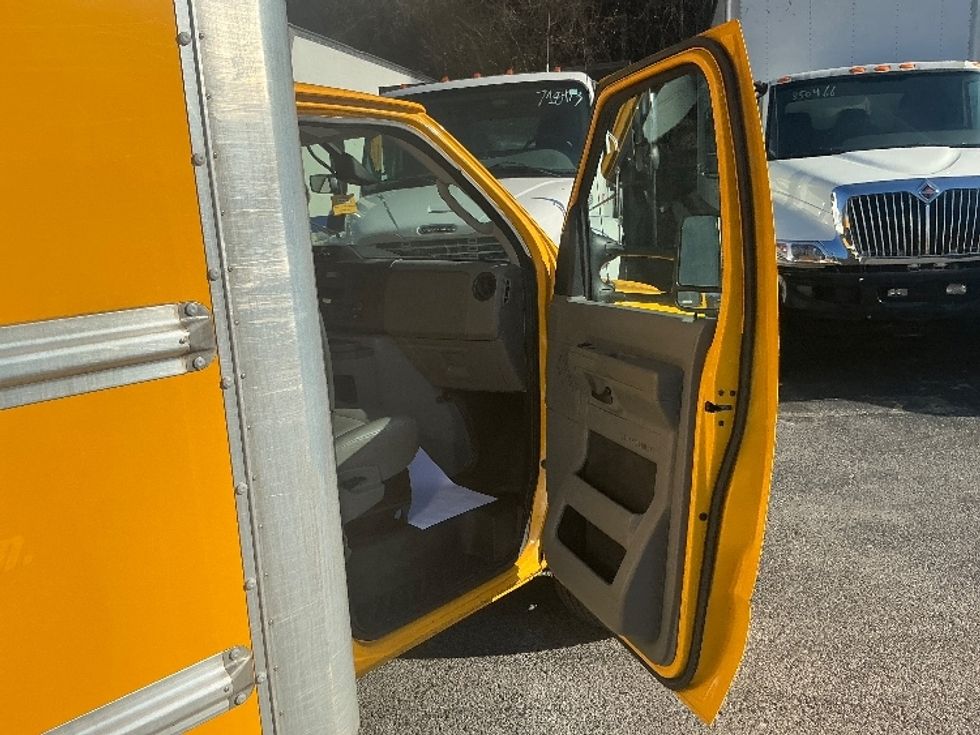 Light Duty Box Truck-Light and Medium Duty Trucks-Ford-2022-E350-Knoxville-TN-96,567\n\t\tmiles-$ 29,500 - Image 20