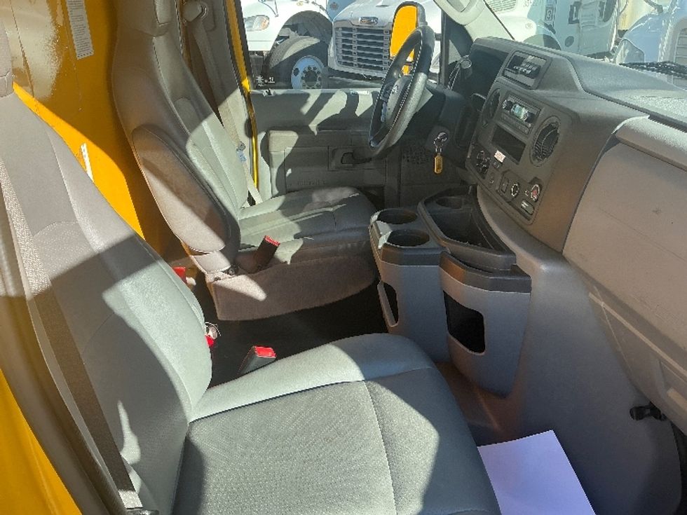 Light Duty Box Truck-Light and Medium Duty Trucks-Ford-2022-E350-Knoxville-TN-96,567\n\t\tmiles-$ 29,500 - Image 22