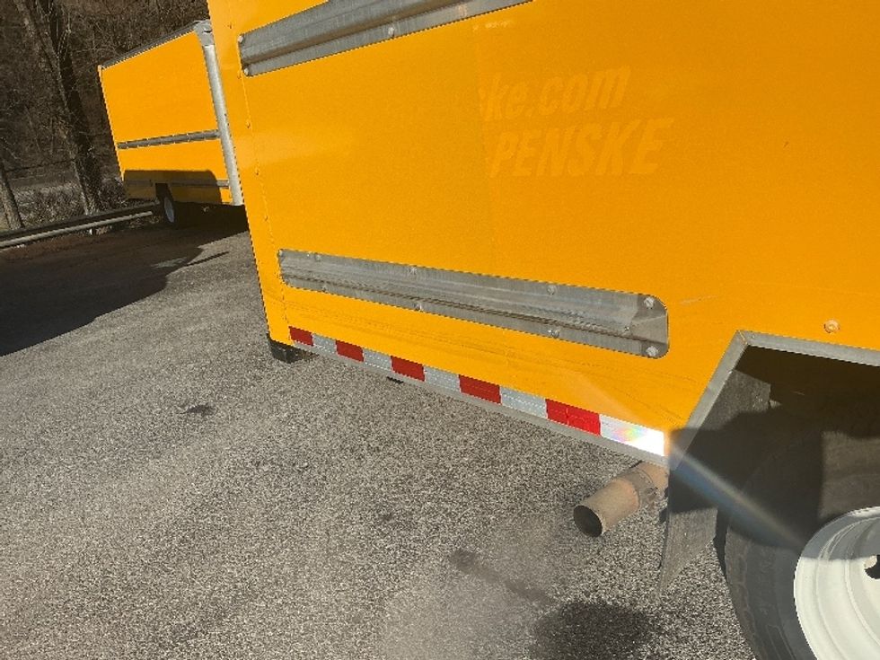 Light Duty Box Truck-Light and Medium Duty Trucks-Ford-2022-E350-Knoxville-TN-96,567\n\t\tmiles-$ 29,500 - Image 25