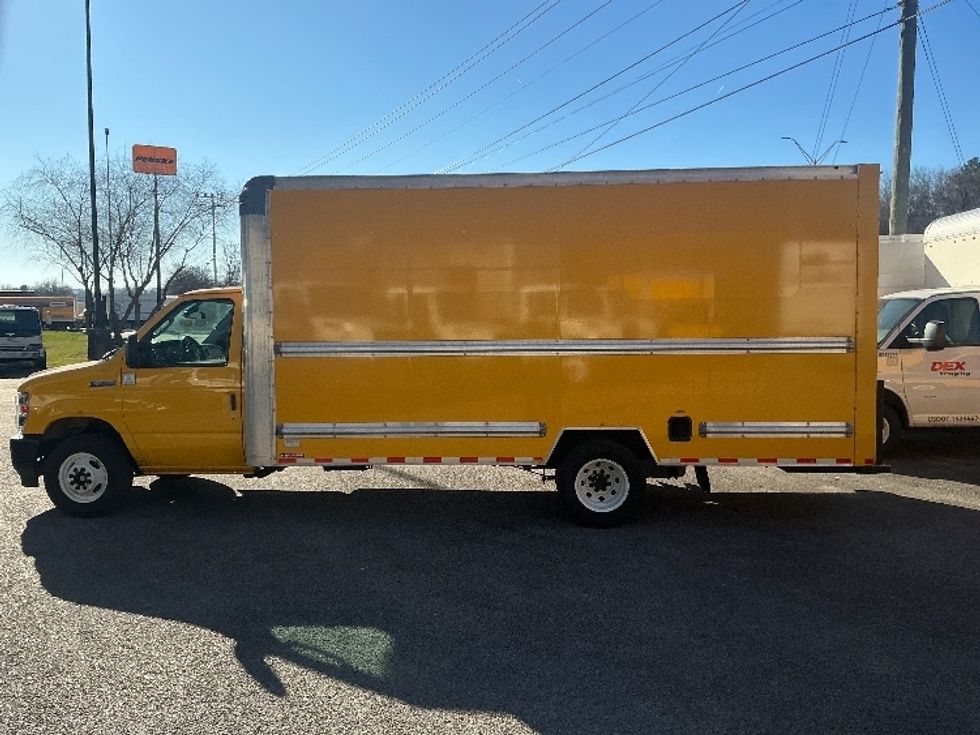 Light Duty Box Truck-Light and Medium Duty Trucks-Ford-2022-E350-Knoxville-TN-96,567\n\t\tmiles-$ 29,500 - Image 4