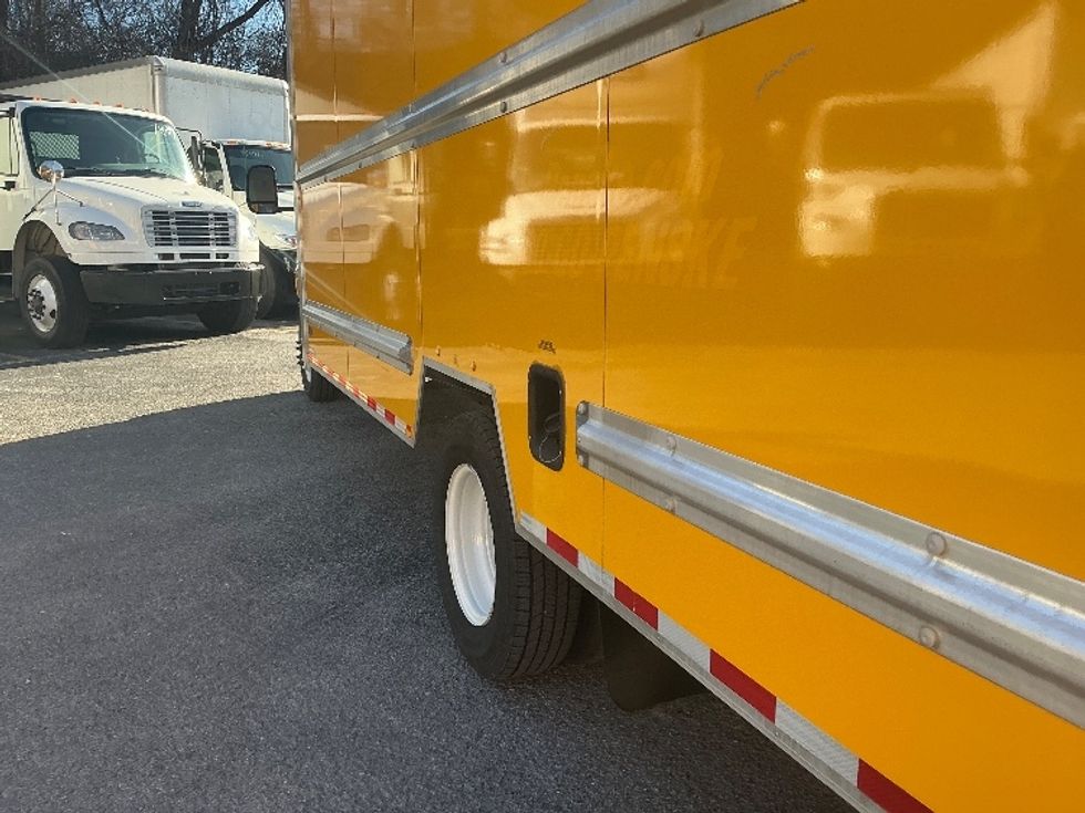 Light Duty Box Truck-Light and Medium Duty Trucks-Ford-2022-E350-Knoxville-TN-96,567\n\t\tmiles-$ 29,500 - Image 5