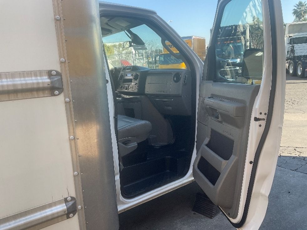 Light Duty Box Truck-Light and Medium Duty Trucks-Ford-2022-E350-La Mirada-CA-89,666\n\t\tmiles-$ 33,500 - Image 20