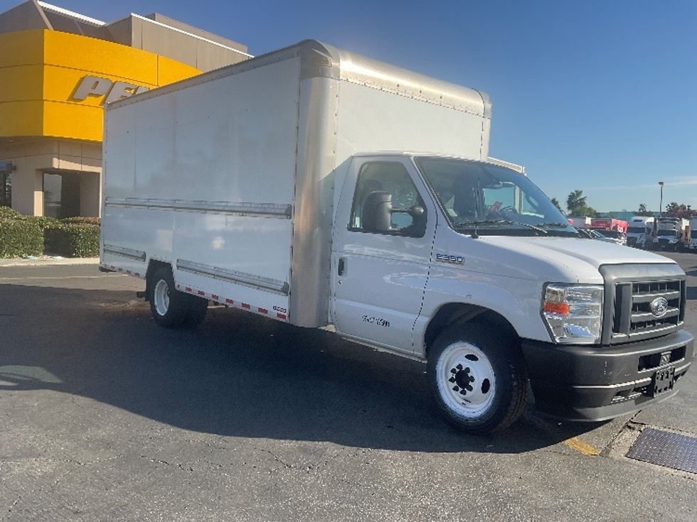 Light Duty Box Truck-Light and Medium Duty Trucks-Ford-2022-E350-La Mirada-CA-89,666\n\t\tmiles-$ 33,500 - Image 25