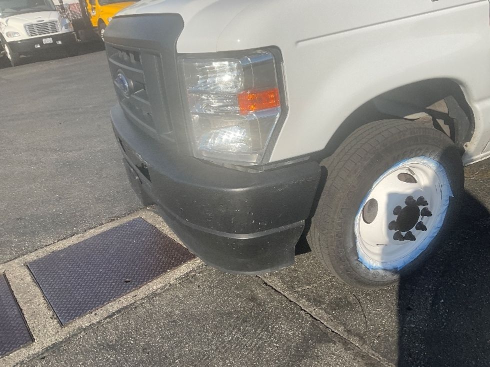 Light Duty Box Truck-Light and Medium Duty Trucks-Ford-2022-E350-La Mirada-CA-89,666\n\t\tmiles-$ 33,500 - Image 27