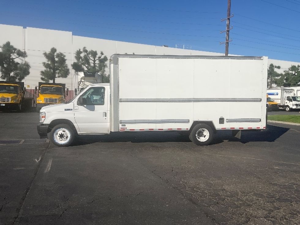 Light Duty Box Truck-Light and Medium Duty Trucks-Ford-2022-E350-La Mirada-CA-89,666\n\t\tmiles-$ 33,500 - Image 4
