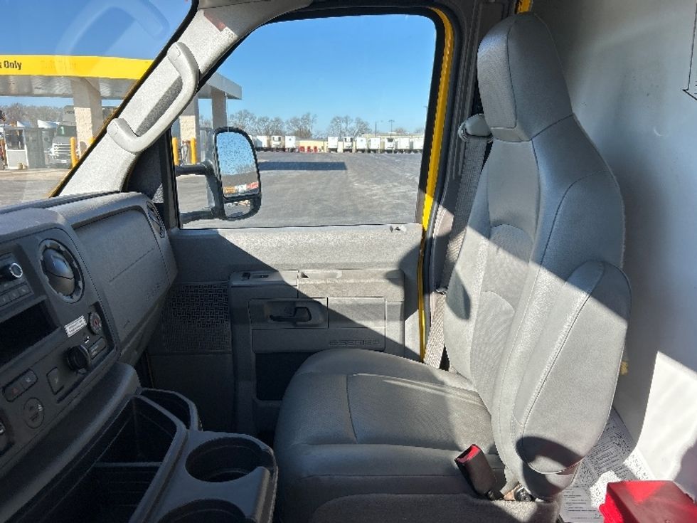 Light Duty Box Truck-Light and Medium Duty Trucks-Ford-2022-E350-La Porte-IN-112,962\n\t\tmiles-$ 24,750 - Image 16