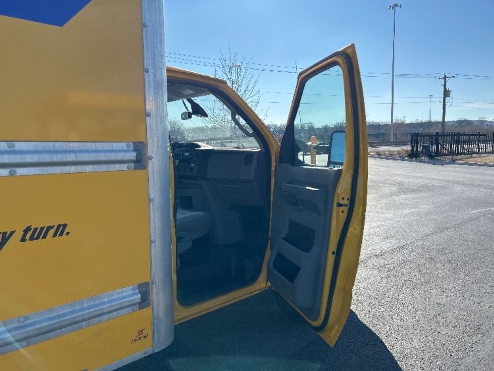 Light Duty Box Truck-Light and Medium Duty Trucks-Ford-2022-E350-La Porte-IN-112,962\n\t\tmiles-$ 24,750 - Image 17