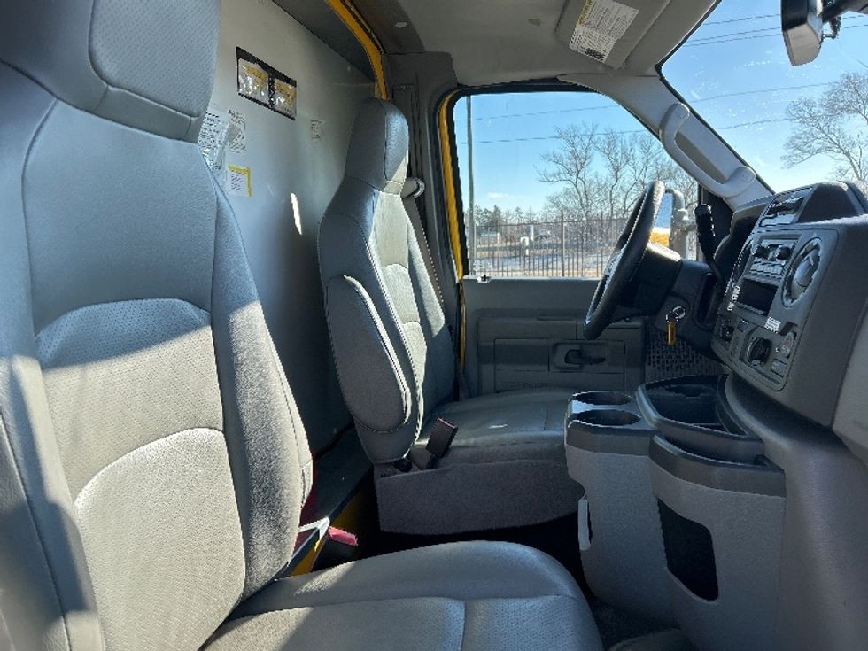 Light Duty Box Truck-Light and Medium Duty Trucks-Ford-2022-E350-La Porte-IN-112,962\n\t\tmiles-$ 24,750 - Image 19