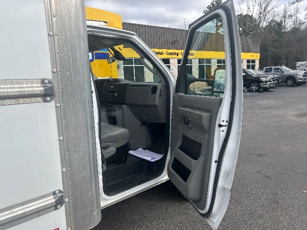 Light Duty Box Truck-Light and Medium Duty Trucks-Ford-2022-E350-Ladson-SC-115,183\n\t\tmiles-$ 30,250 - Image 19
