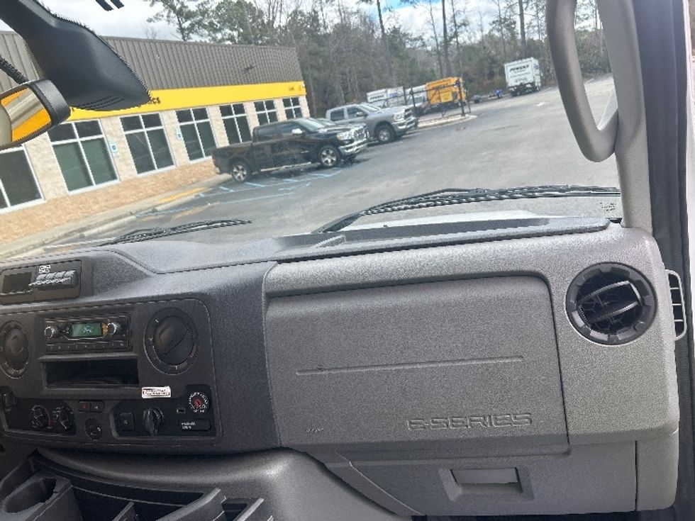 Light Duty Box Truck-Light and Medium Duty Trucks-Ford-2022-E350-Ladson-SC-115,183\n\t\tmiles-$ 30,250 - Image 20