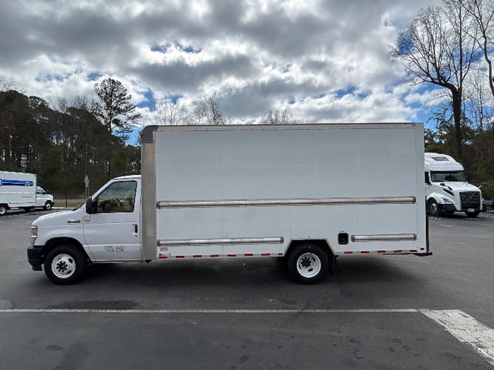 Light Duty Box Truck-Light and Medium Duty Trucks-Ford-2022-E350-Ladson-SC-115,183\n\t\tmiles-$ 30,250 - Image 4