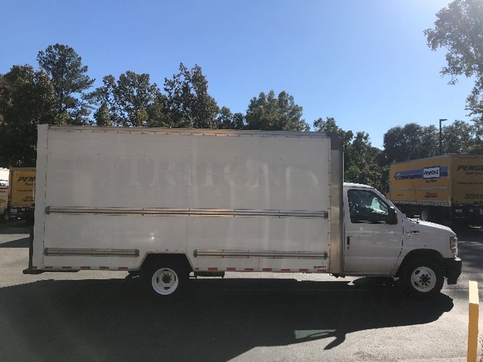 Light Duty Box Truck-Light and Medium Duty Trucks-Ford-2022-E350-Ladson-SC-133,702\n\t\tmiles-$ 27,250 - Image 14