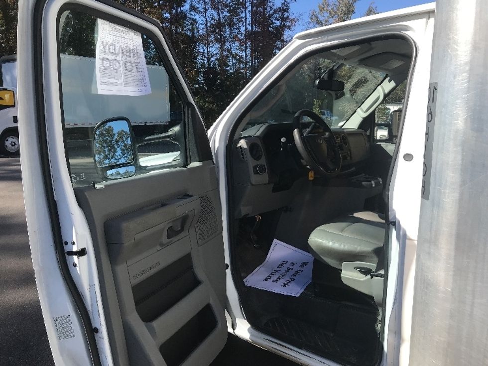 Light Duty Box Truck-Light and Medium Duty Trucks-Ford-2022-E350-Ladson-SC-133,702\n\t\tmiles-$ 27,250 - Image 15