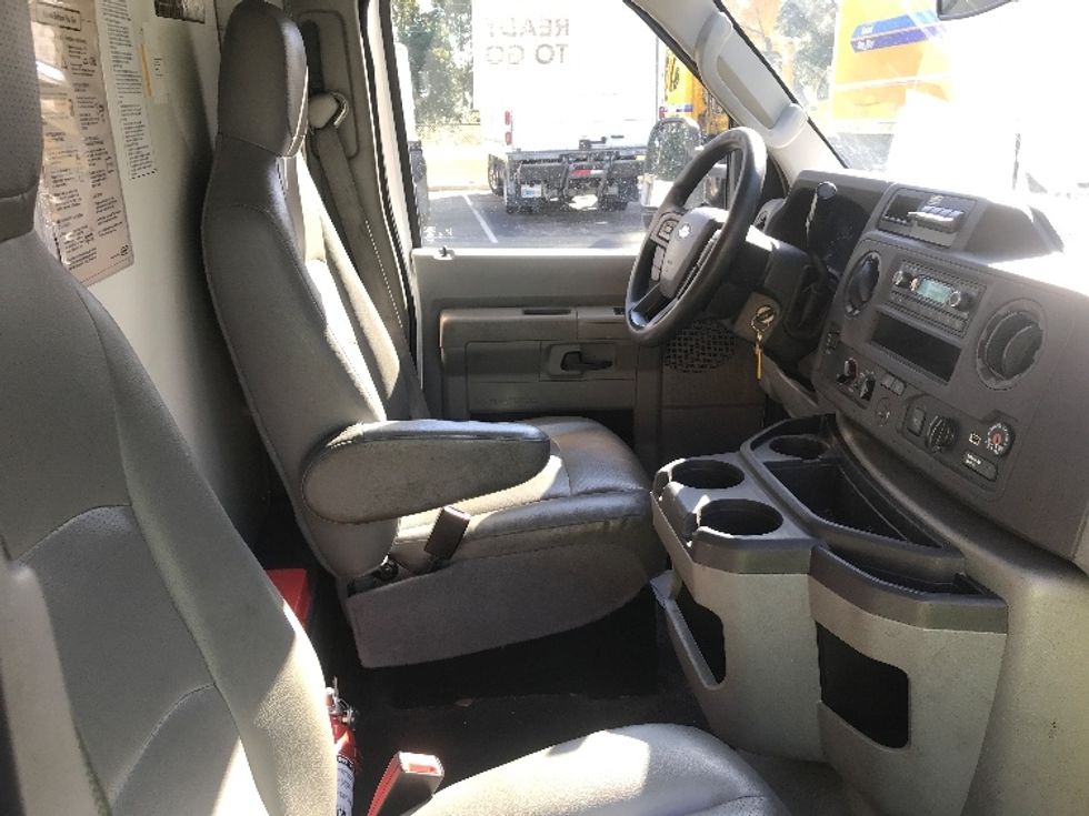 Light Duty Box Truck-Light and Medium Duty Trucks-Ford-2022-E350-Ladson-SC-133,702\n\t\tmiles-$ 27,250 - Image 21