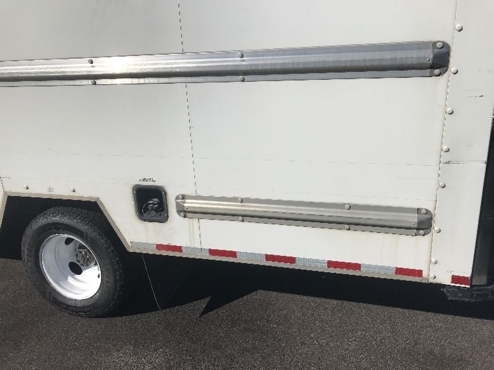 Light Duty Box Truck-Light and Medium Duty Trucks-Ford-2022-E350-Ladson-SC-133,702\n\t\tmiles-$ 27,250 - Image 24