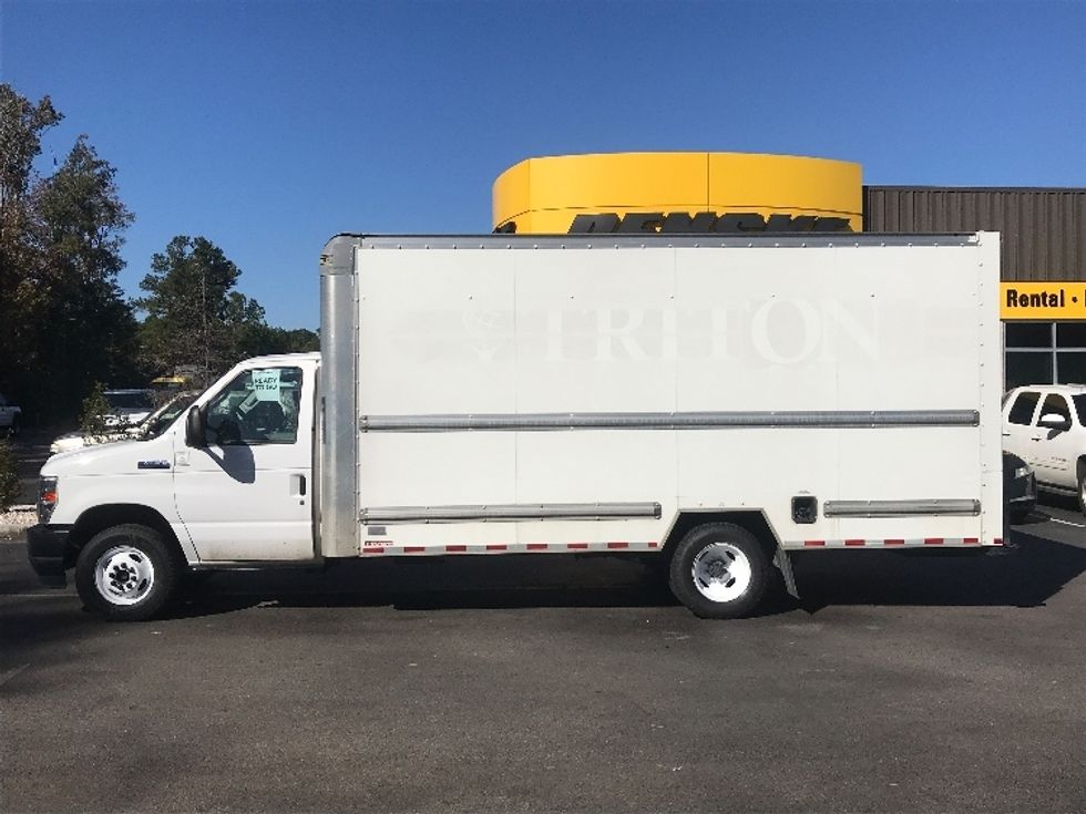 Light Duty Box Truck-Light and Medium Duty Trucks-Ford-2022-E350-Ladson-SC-133,702\n\t\tmiles-$ 27,250 - Image 4