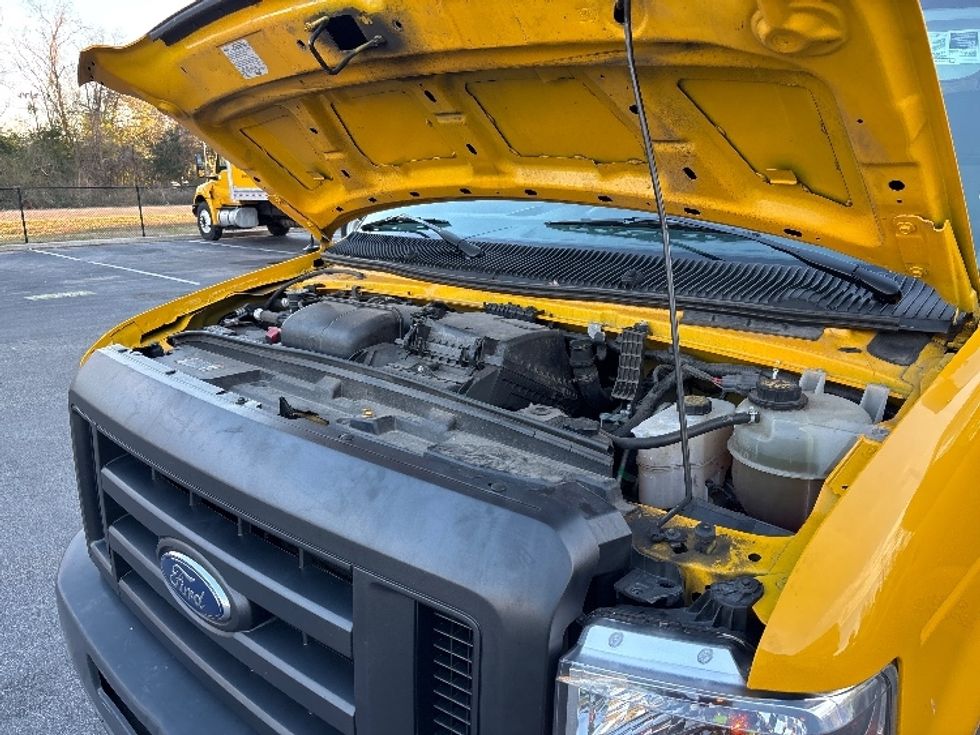 Light Duty Box Truck-Light and Medium Duty Trucks-Ford-2022-E350-Ladson-SC-90,364\n\t\tmiles-$ 30,750 - Image 23