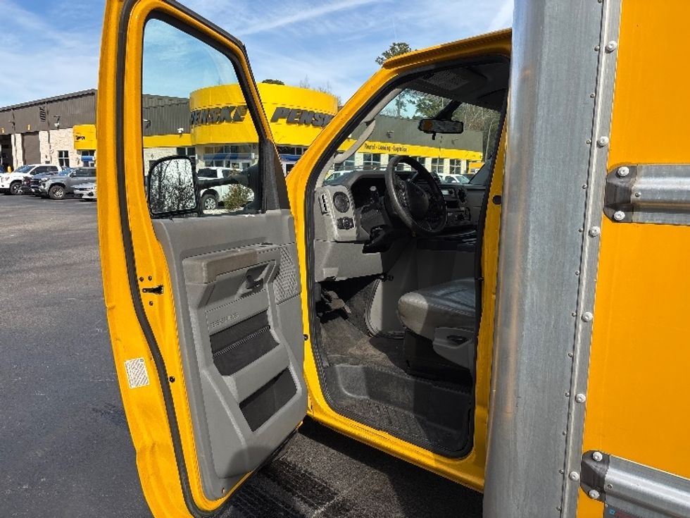 Light Duty Box Truck-Light and Medium Duty Trucks-Ford-2022-E350-Ladson-SC-91,068\n\t\tmiles-$ 30,750 - Image 15