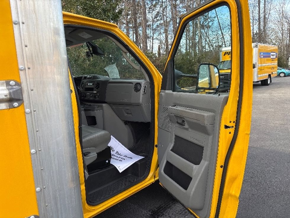 Light Duty Box Truck-Light and Medium Duty Trucks-Ford-2022-E350-Ladson-SC-91,068\n\t\tmiles-$ 30,750 - Image 19
