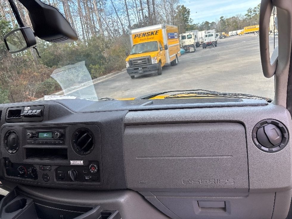Light Duty Box Truck-Light and Medium Duty Trucks-Ford-2022-E350-Ladson-SC-91,068\n\t\tmiles-$ 30,750 - Image 20