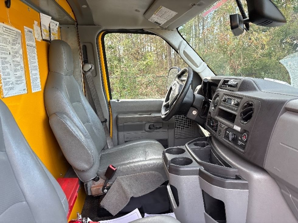 Light Duty Box Truck-Light and Medium Duty Trucks-Ford-2022-E350-Ladson-SC-91,068\n\t\tmiles-$ 30,750 - Image 21
