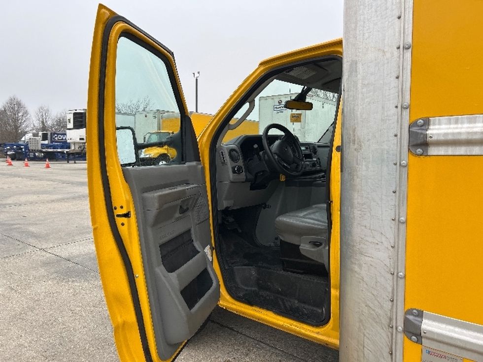 Light Duty Box Truck-Light and Medium Duty Trucks-Ford-2022-E350-Lafayette-LA-100,755\n\t\tmiles-$ 27,750 - Image 13