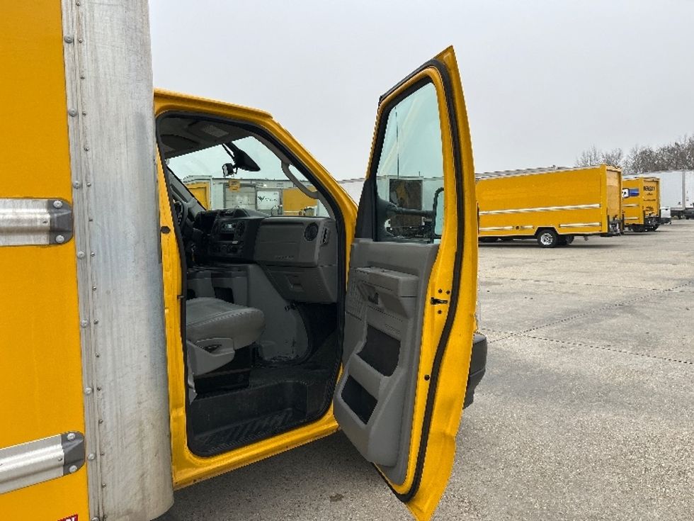 Light Duty Box Truck-Light and Medium Duty Trucks-Ford-2022-E350-Lafayette-LA-100,755\n\t\tmiles-$ 27,750 - Image 17