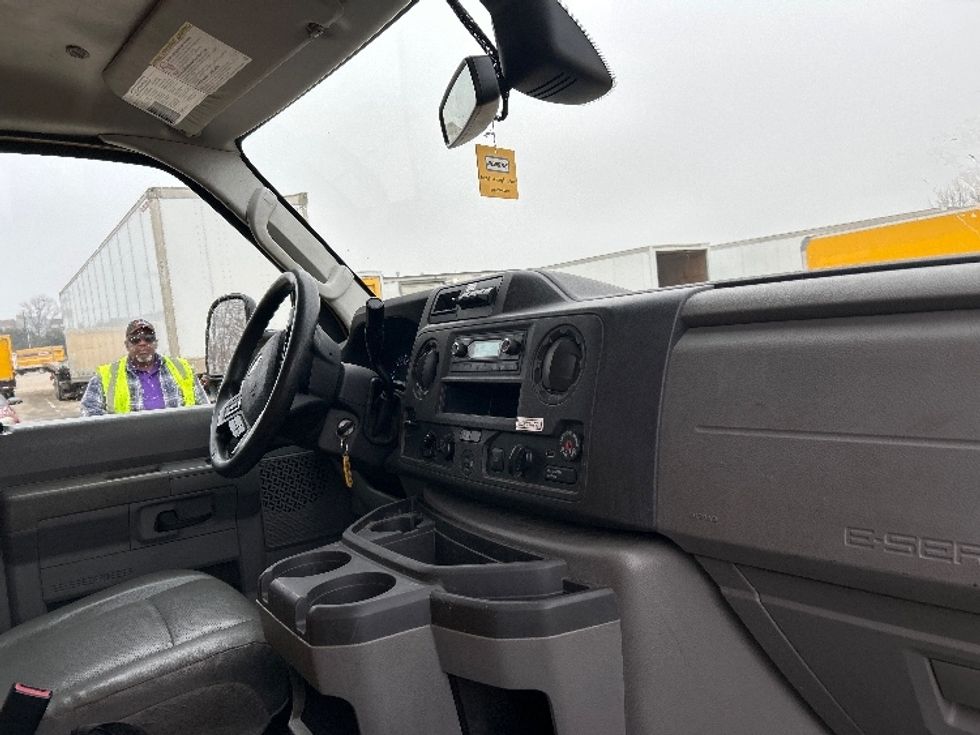 Light Duty Box Truck-Light and Medium Duty Trucks-Ford-2022-E350-Lafayette-LA-100,755\n\t\tmiles-$ 27,750 - Image 19