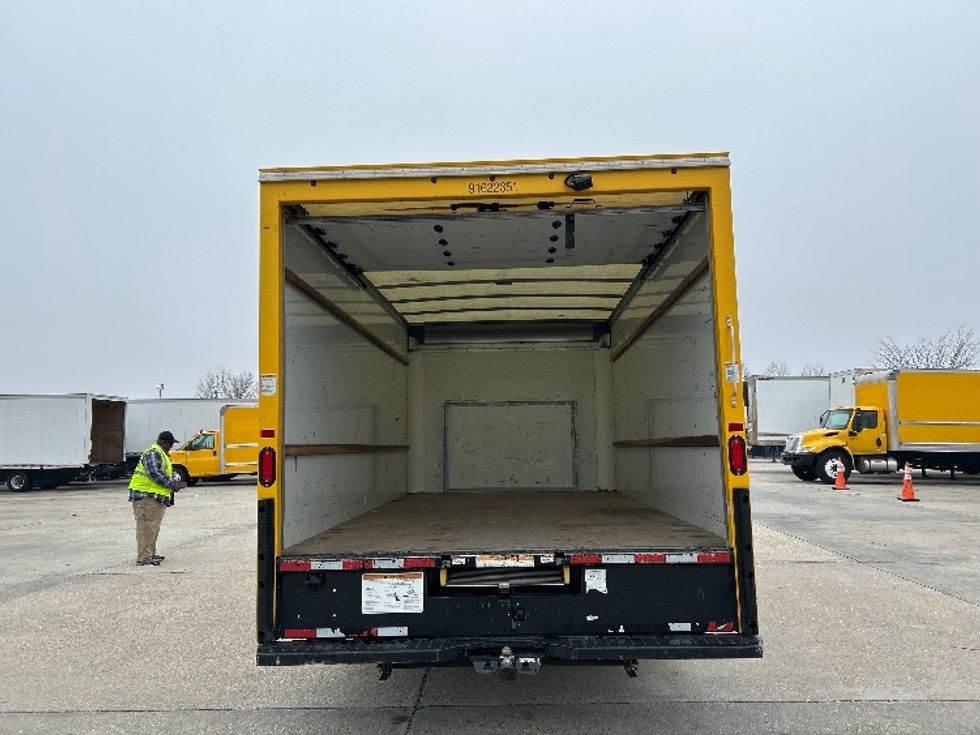 Light Duty Box Truck-Light and Medium Duty Trucks-Ford-2022-E350-Lafayette-LA-100,755\n\t\tmiles-$ 27,750 - Image 7