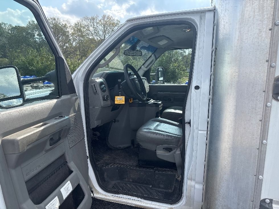 Light Duty Box Truck-Light and Medium Duty Trucks-Ford-2022-E350-Lafayette-LA-104,301\n\t\tmiles-$ 30,000 - Image 16