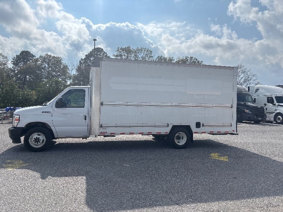 Light Duty Box Truck-Light and Medium Duty Trucks-Ford-2022-E350-Lafayette-LA-104,301\n\t\tmiles-$ 30,000 - Image 4