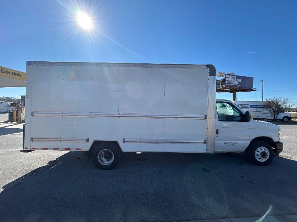 Light Duty Box Truck-Light and Medium Duty Trucks-Ford-2022-E350-Lafayette-LA-96,024\n\t\tmiles-$ 31,250 - Image 11