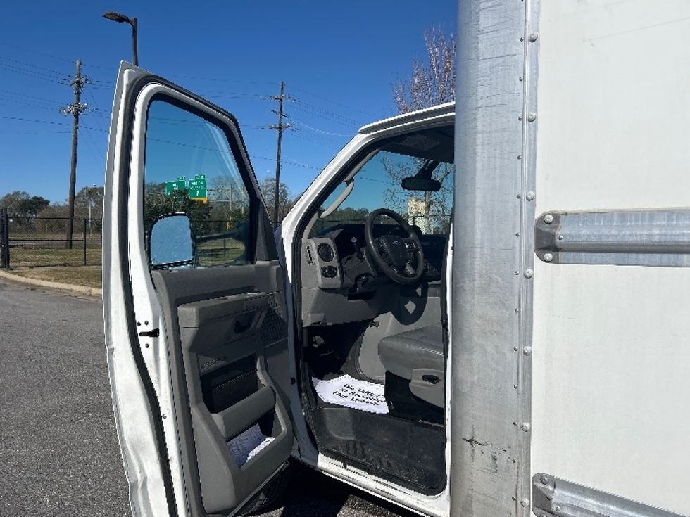 Light Duty Box Truck-Light and Medium Duty Trucks-Ford-2022-E350-Lafayette-LA-96,024\n\t\tmiles-$ 31,250 - Image 12