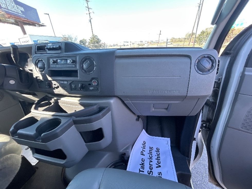 Light Duty Box Truck-Light and Medium Duty Trucks-Ford-2022-E350-Lafayette-LA-96,024\n\t\tmiles-$ 31,250 - Image 17