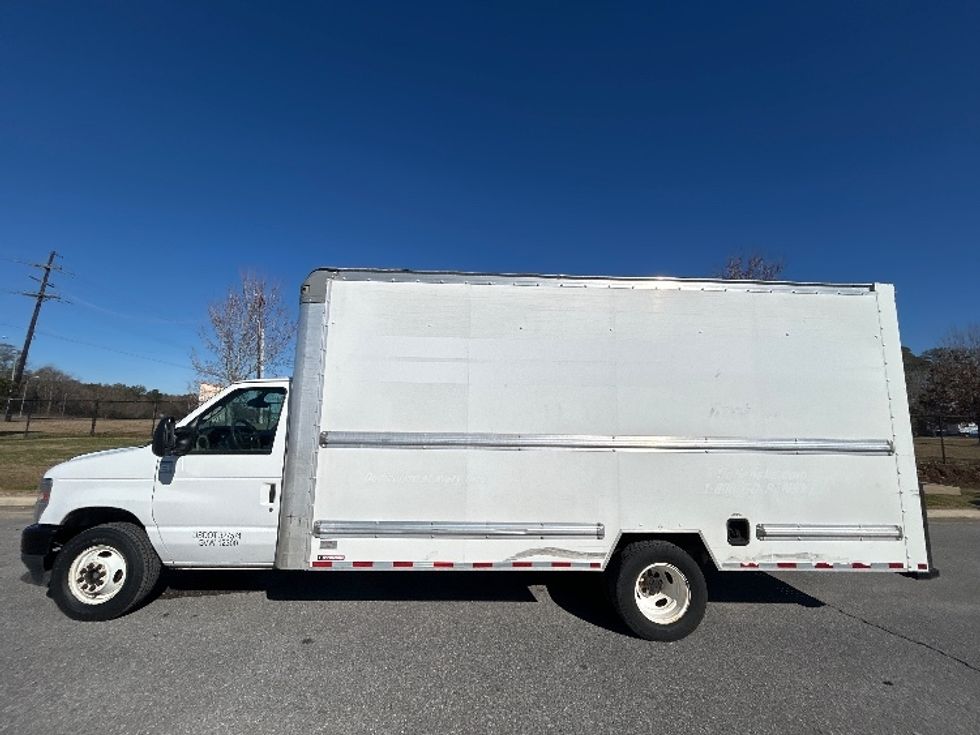 Light Duty Box Truck-Light and Medium Duty Trucks-Ford-2022-E350-Lafayette-LA-96,024\n\t\tmiles-$ 31,250 - Image 4