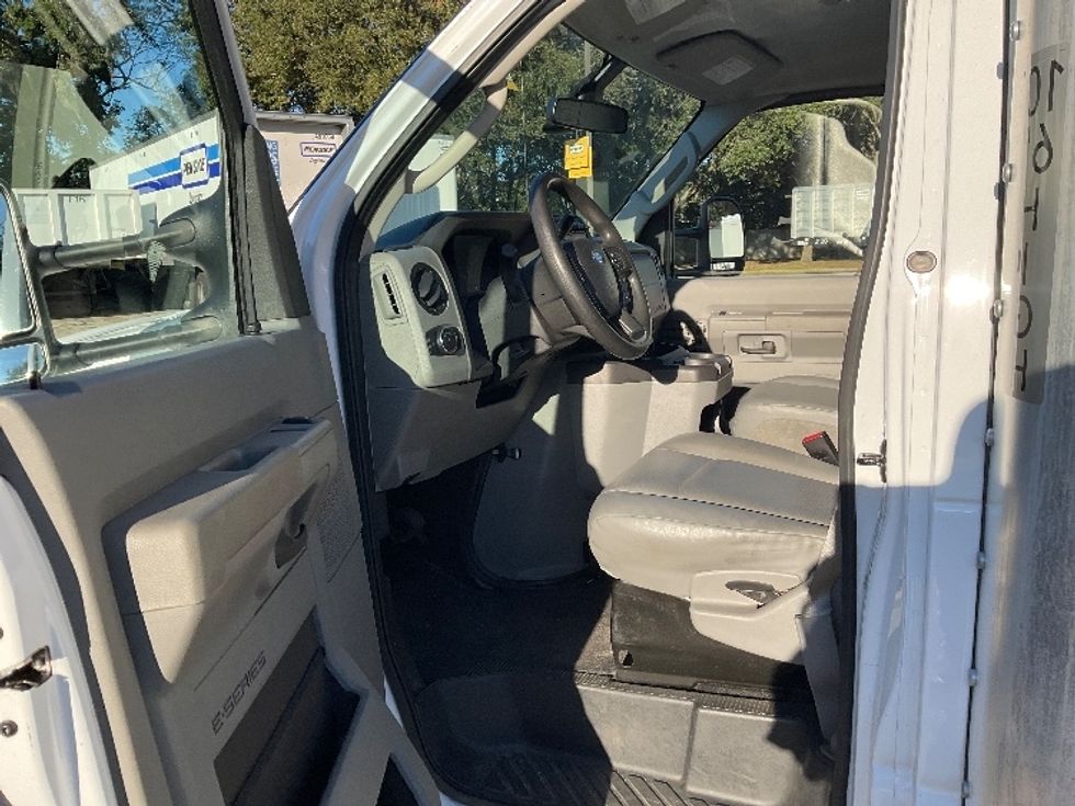Light Duty Box Truck-Light and Medium Duty Trucks-Ford-2022-E350-Lakeland-FL-56,504\n\t\tmiles-$ 43,500 - Image 16