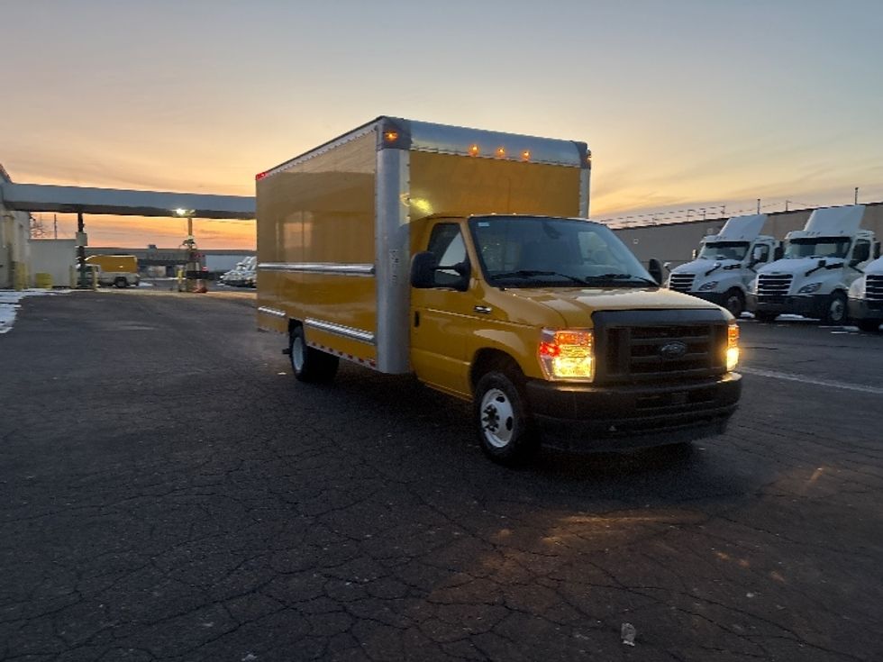 Light Duty Box Truck-Light and Medium Duty Trucks-Ford-2022-E350-Lansing-MI-101,372\n\t\tmiles-$ 27,500 - Image 1