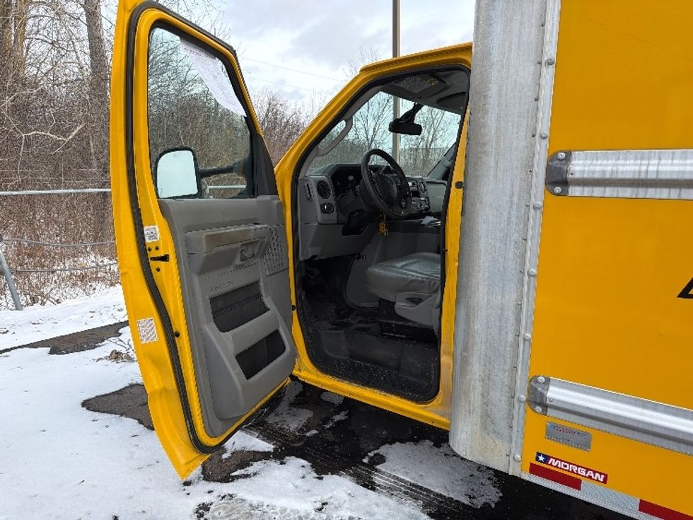 Light Duty Box Truck-Light and Medium Duty Trucks-Ford-2022-E350-Lansing-MI-101,372\n\t\tmiles-$ 27,500 - Image 16