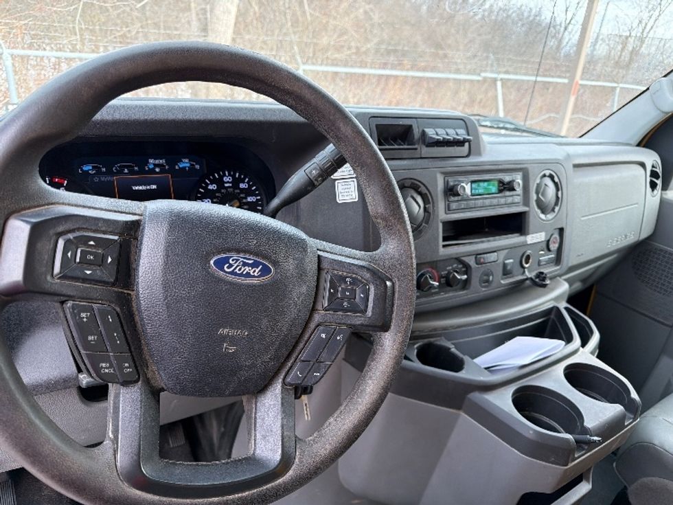 Light Duty Box Truck-Light and Medium Duty Trucks-Ford-2022-E350-Lansing-MI-101,372\n\t\tmiles-$ 27,500 - Image 17